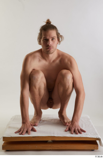 Arvid  1 kneeling nude whole body 0001.jpg